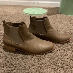 Size 7 brown booties!